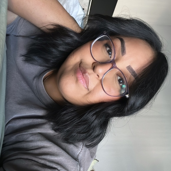 Meet your Posher, Cynthia - Picture 1 of 1